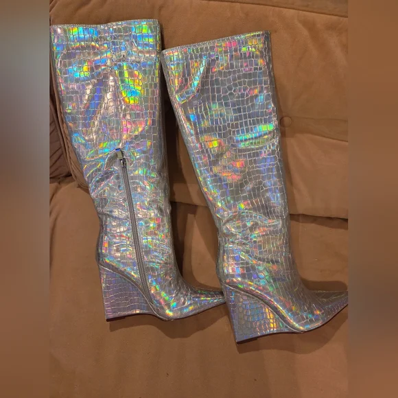 Holographic Knee-High Heeled Silver Boots - Picture 3 of 8